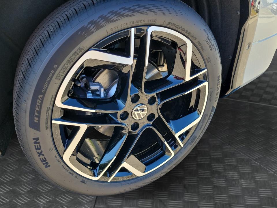2027 Volkswagen Tiguan SEL R-Line Turbo