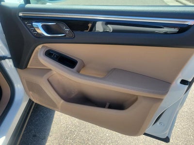2023 Porsche Macan Base
