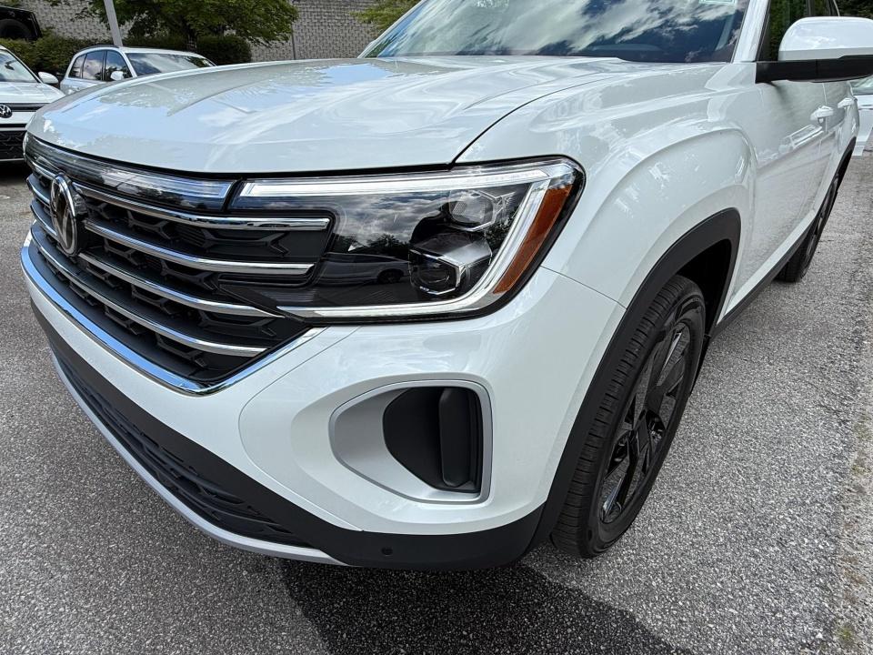 2026 Volkswagen Atlas SE with Technology