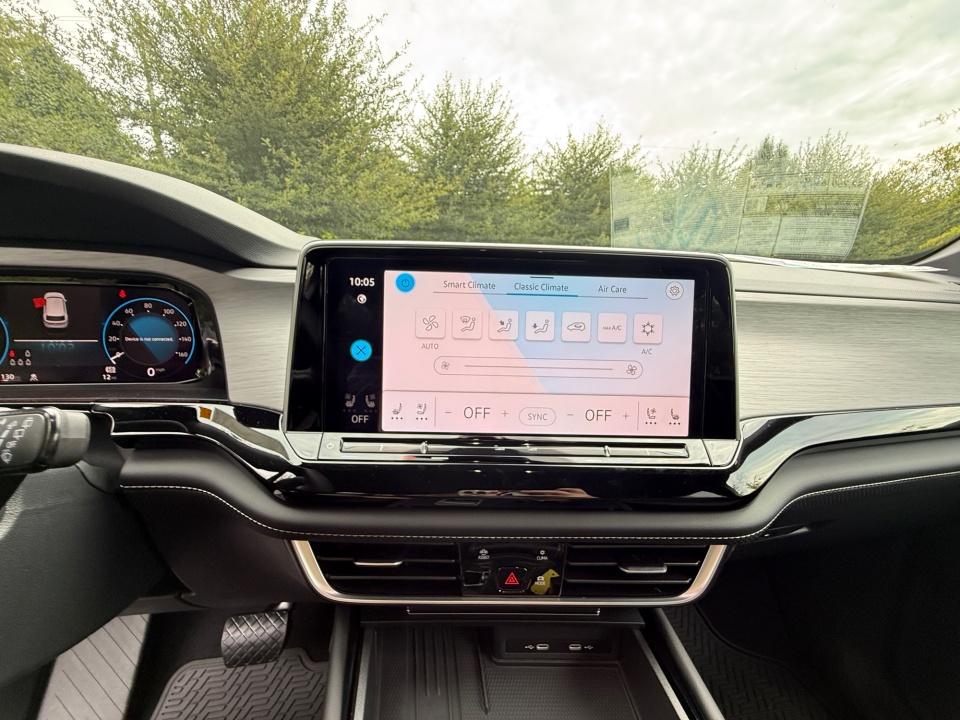 2026 Volkswagen Atlas Cross Sport 2.0T SE