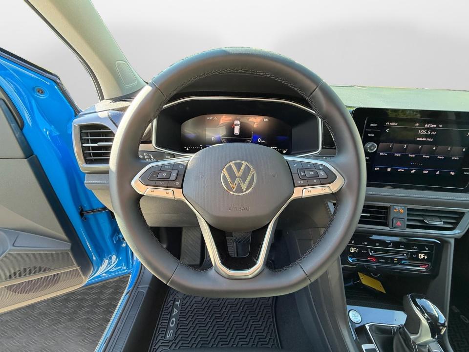 2026 Volkswagen Taos SE Black