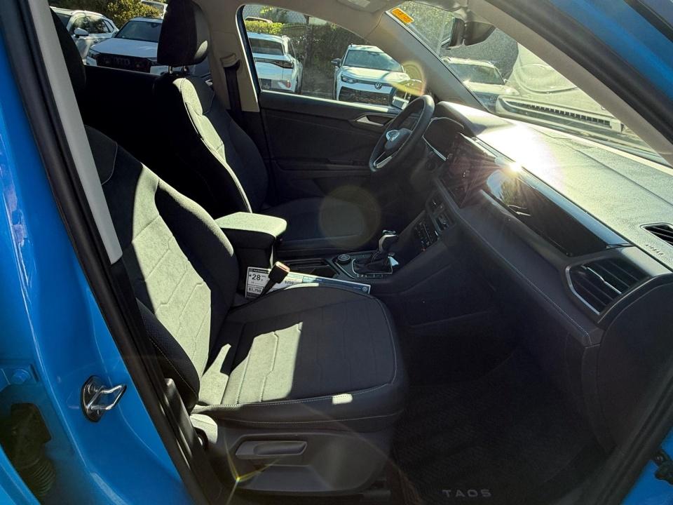 2026 Volkswagen Taos SE Black