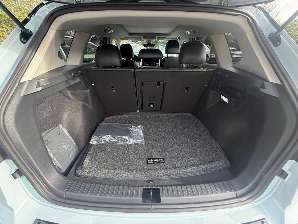 2027 Volkswagen Taos SE Black