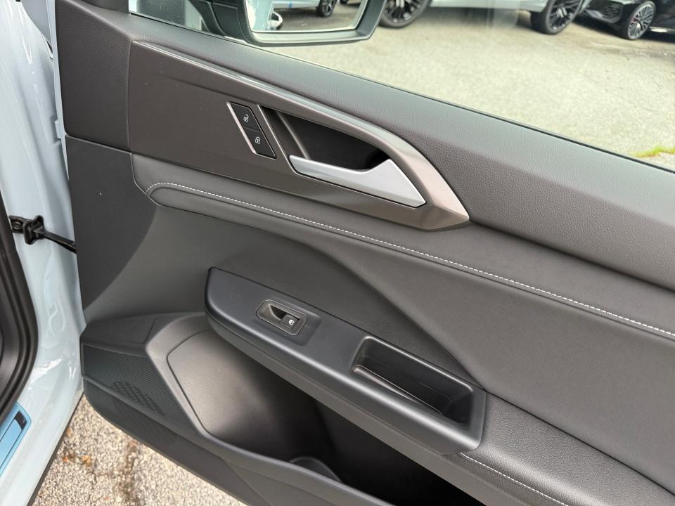 2027 Volkswagen Taos SE Black