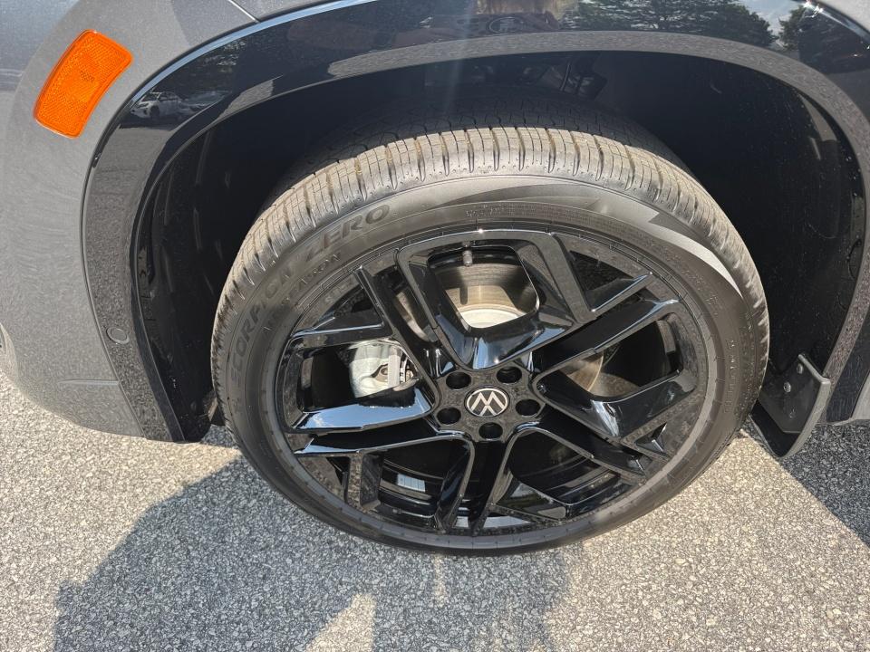 2026 Volkswagen Tiguan SE R-Line Black