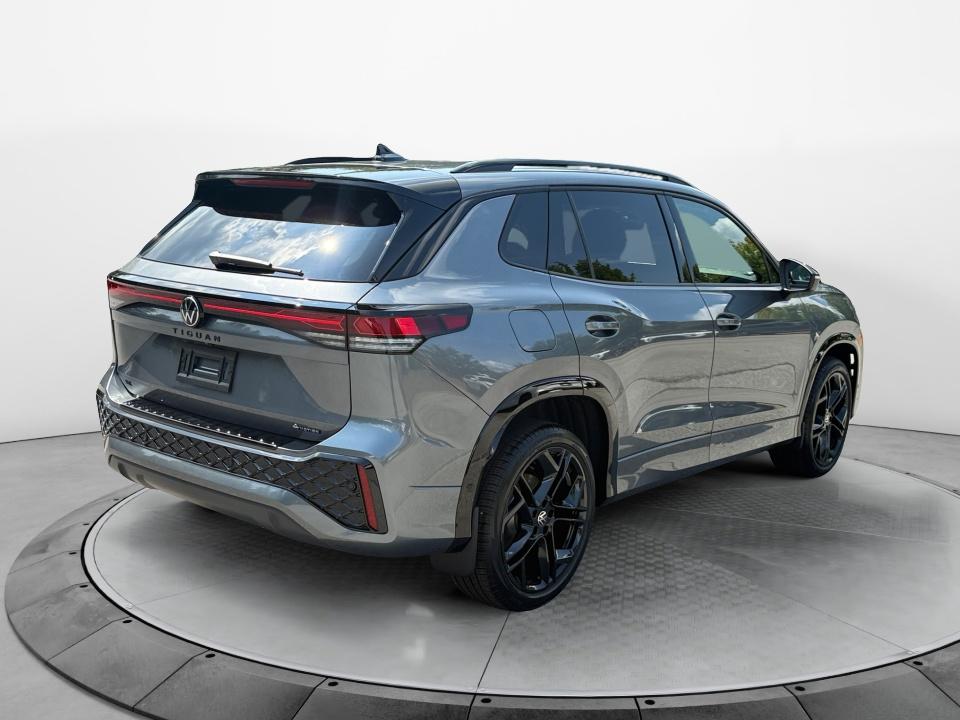 2026 Volkswagen Tiguan SE R-Line Black