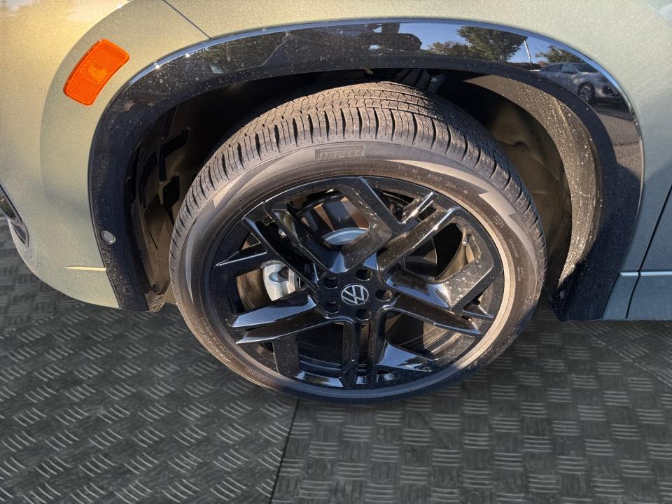 2026 Volkswagen Tiguan SE R-Line Black