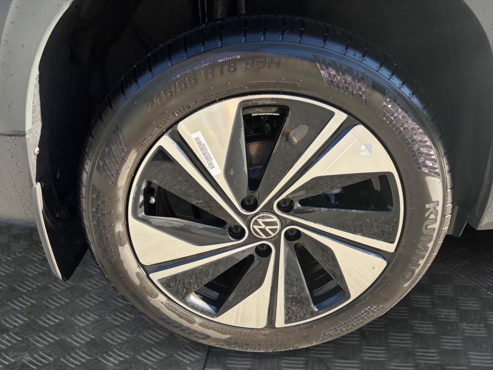 2026 Volkswagen Taos SE