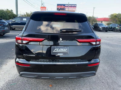 2022 Mitsubishi Outlander ES