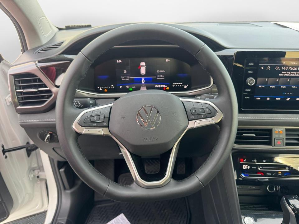 2026 Volkswagen Taos SE Black