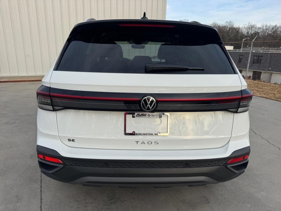 2026 Volkswagen Taos SE Black