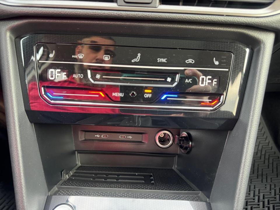 2026 Volkswagen Taos SE Black