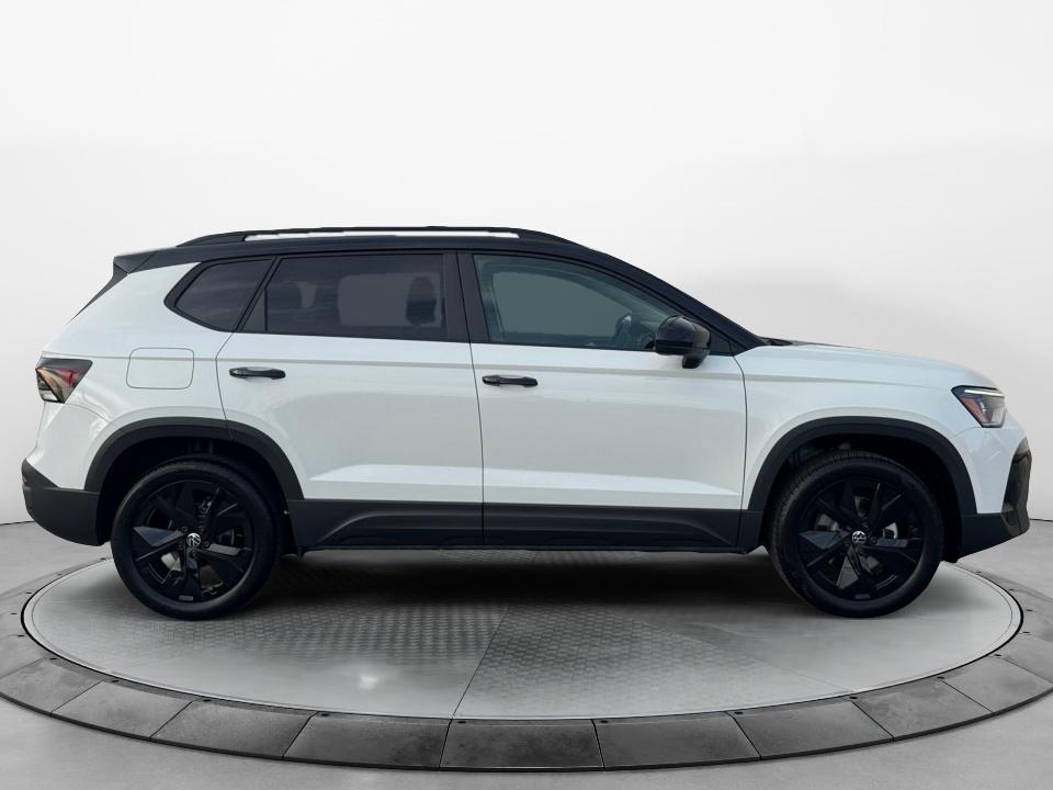 2026 Volkswagen Taos SE Black