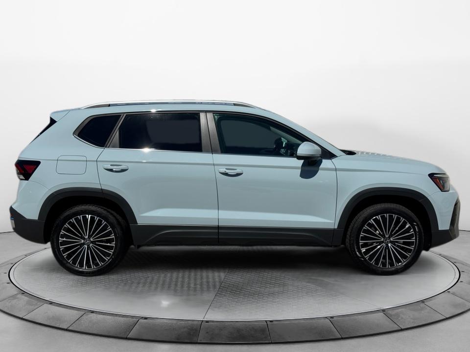 2027 Volkswagen Taos SE