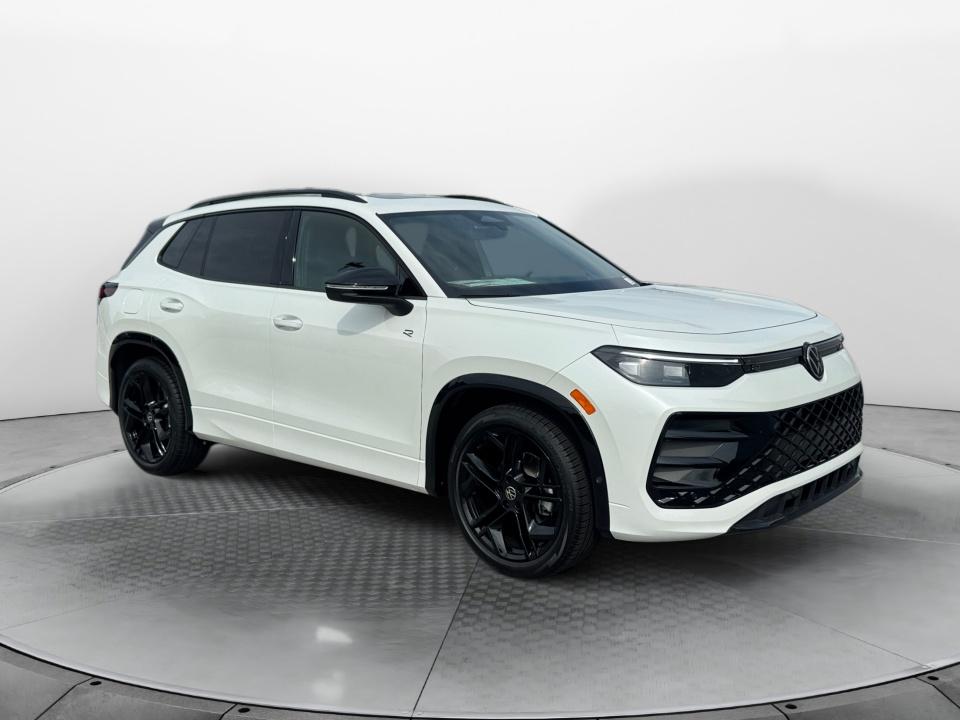 2026 Volkswagen Tiguan SE R-Line Black