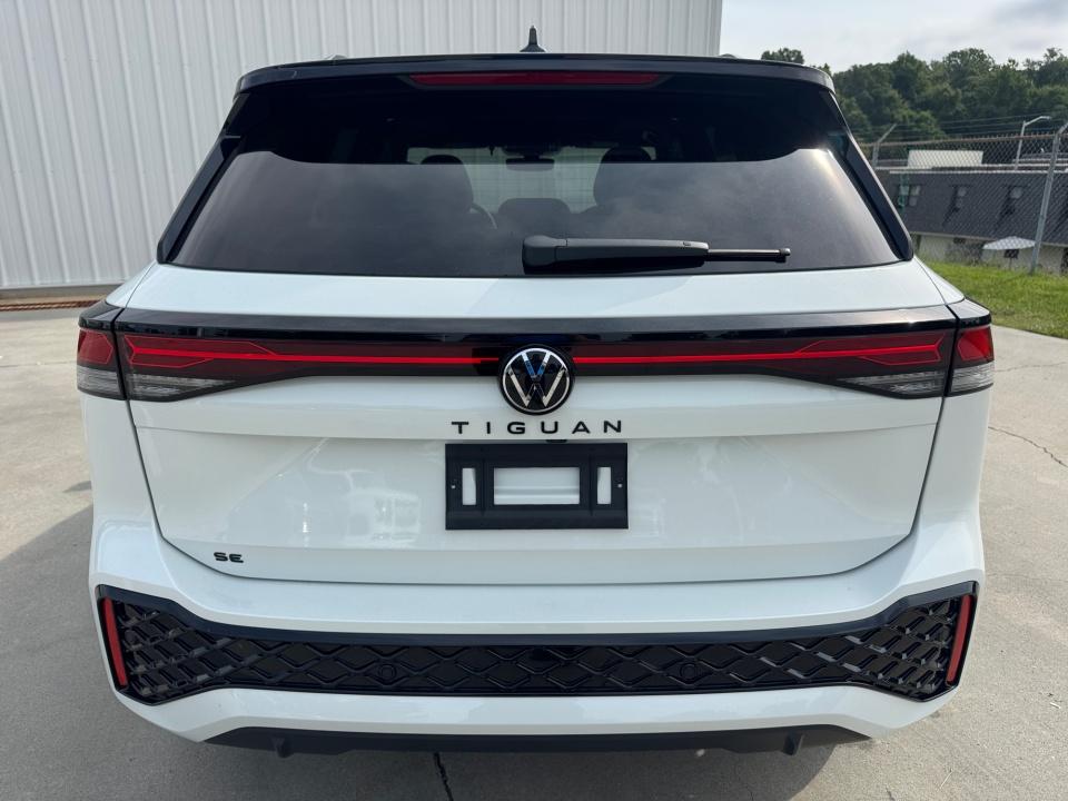 2026 Volkswagen Tiguan SE R-Line Black