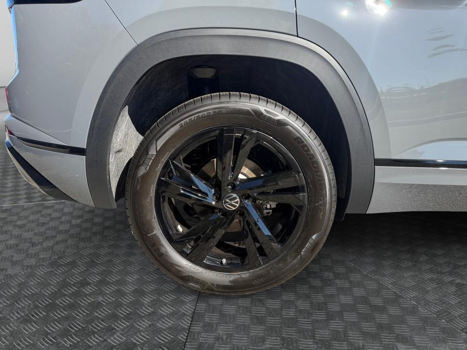 2026 Volkswagen Atlas Cross Sport 2.0T SEL R-Line Black