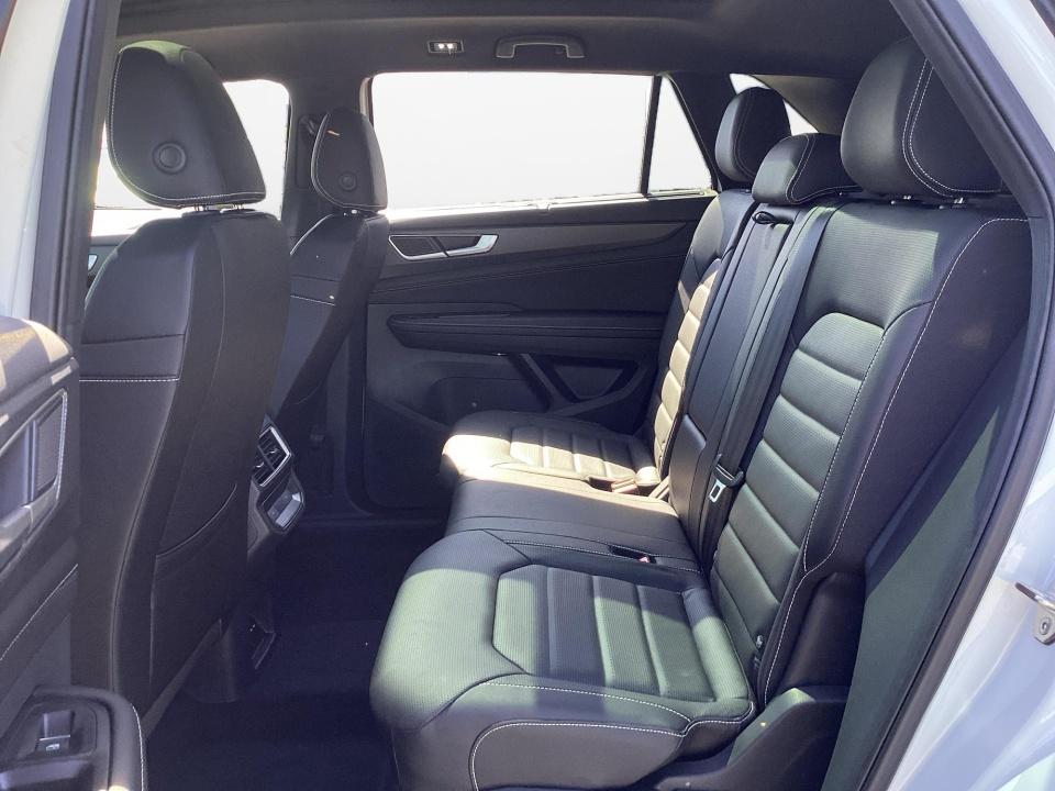 2026 Volkswagen Atlas Cross Sport SEL R-Line Black