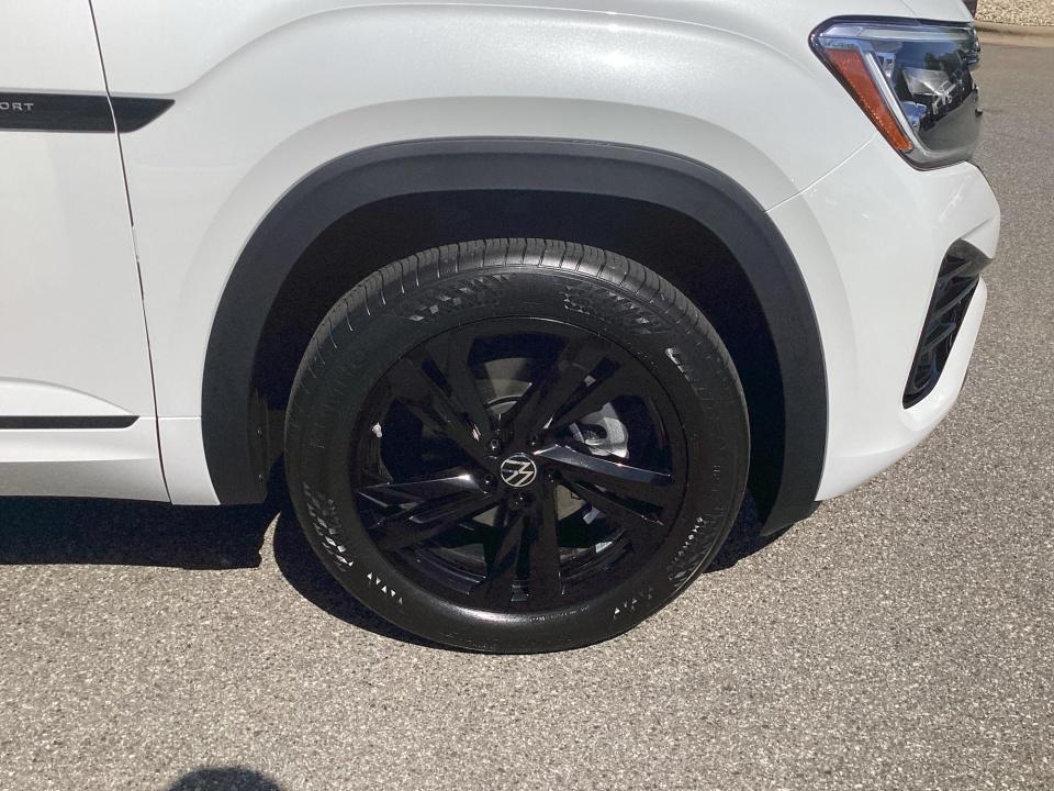 2026 Volkswagen Atlas Cross Sport SEL R-Line Black