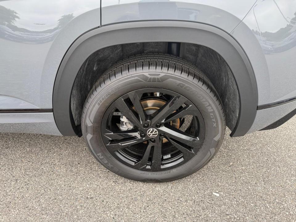 2026 Volkswagen Atlas Cross Sport 2.0T SEL R-Line Black