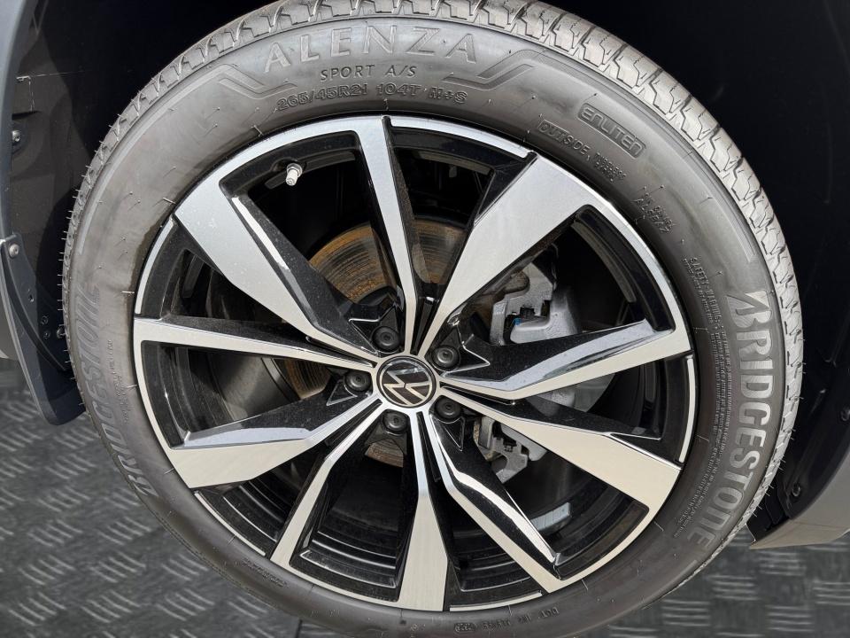 2026 Volkswagen Atlas Cross Sport 2.0T SEL Premium R-Line