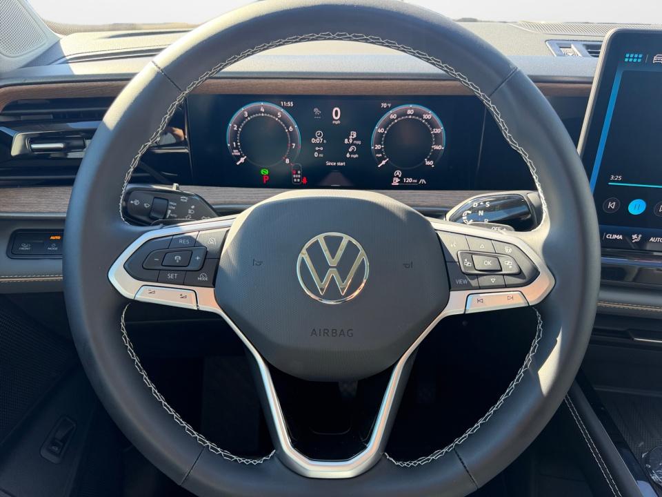 2027 Volkswagen Atlas SE w/Technology