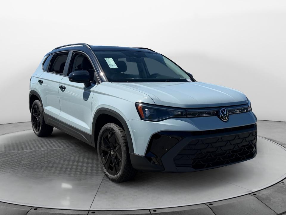 2027 Volkswagen Taos SE Black