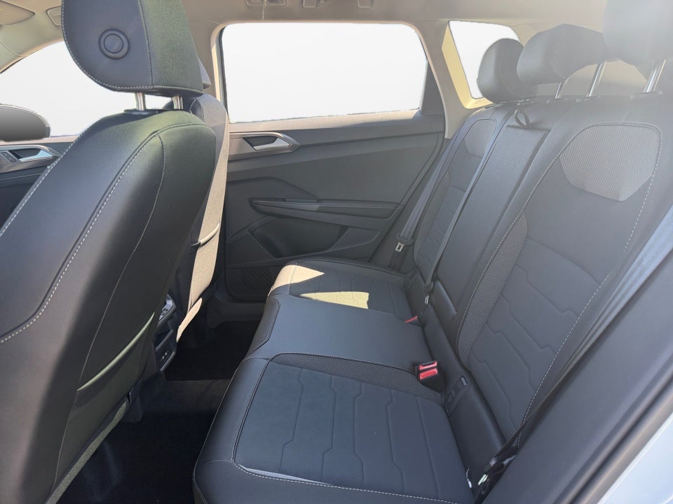 2027 Volkswagen Taos SE Black