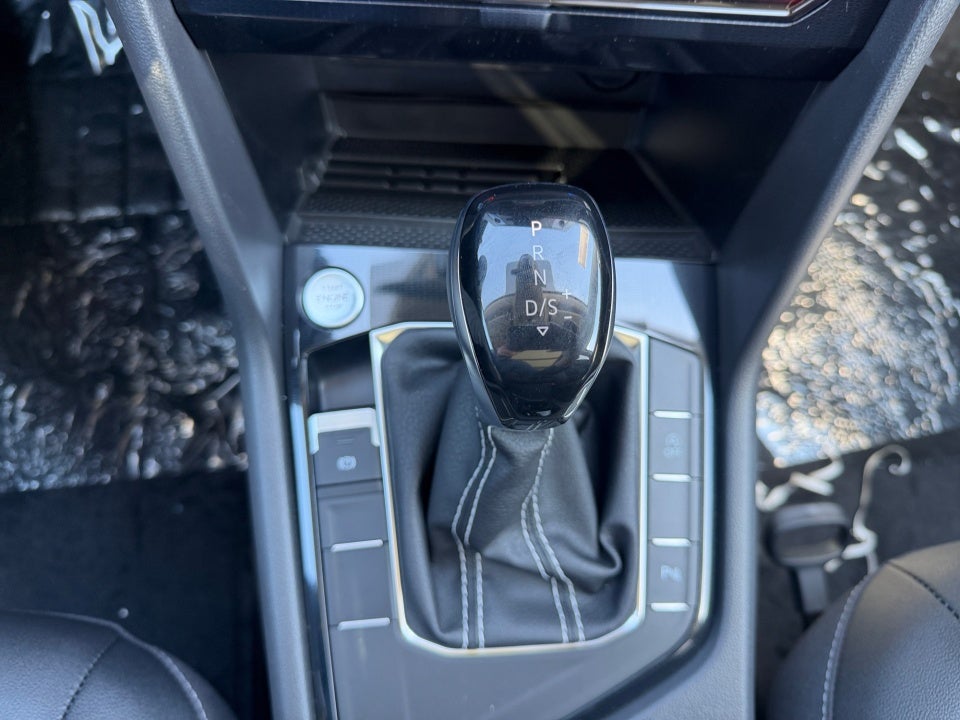 2027 Volkswagen Taos SE Black