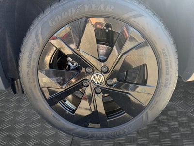 2027 Volkswagen Taos SE Black