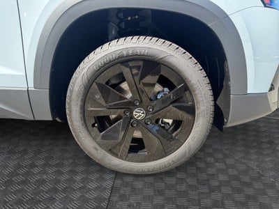 2027 Volkswagen Taos SE Black