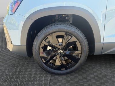 2027 Volkswagen Taos SE Black