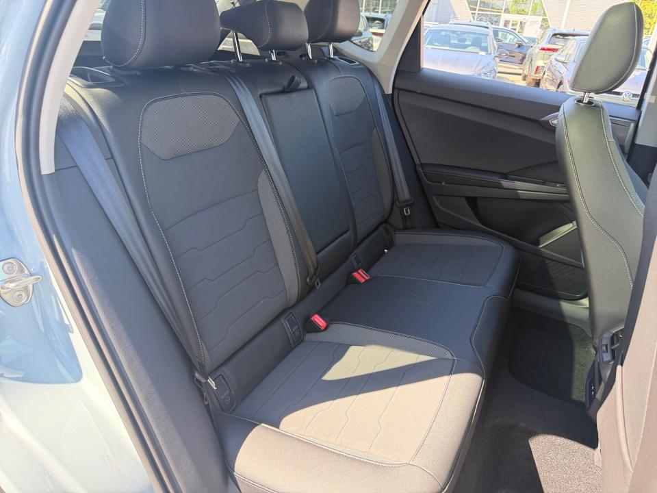 2027 Volkswagen Taos SE Black