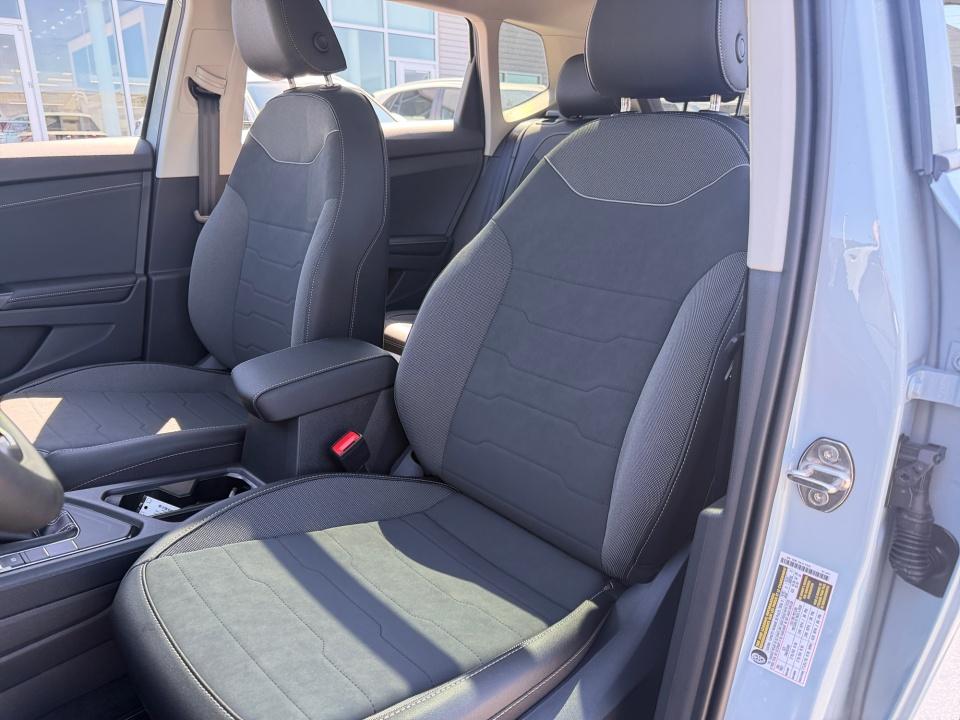 2027 Volkswagen Taos SE Black