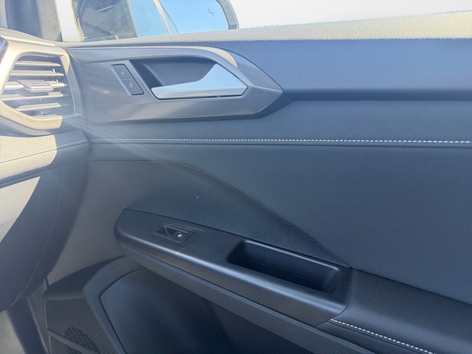 2027 Volkswagen Taos SE Black
