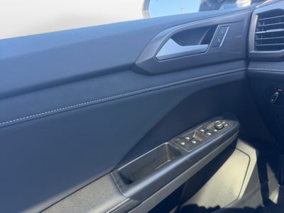 2027 Volkswagen Taos SE Black