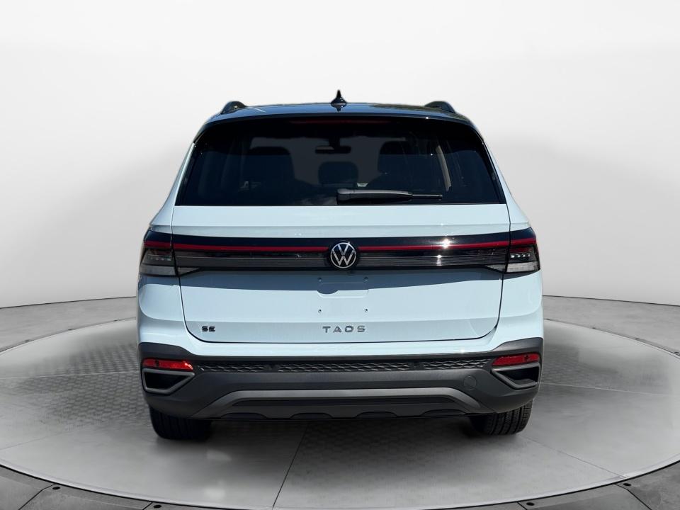 2027 Volkswagen Taos SE Black