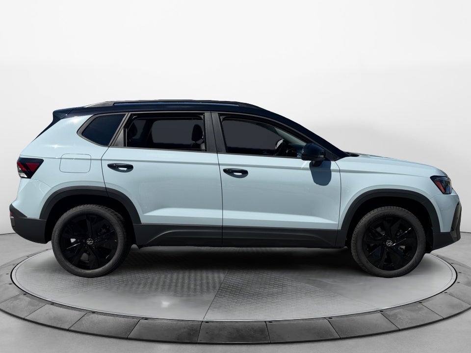 2027 Volkswagen Taos SE Black