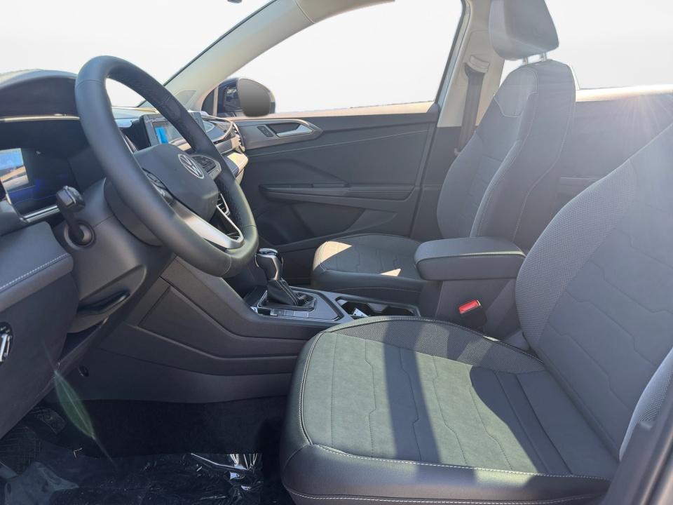 2027 Volkswagen Taos SE Black