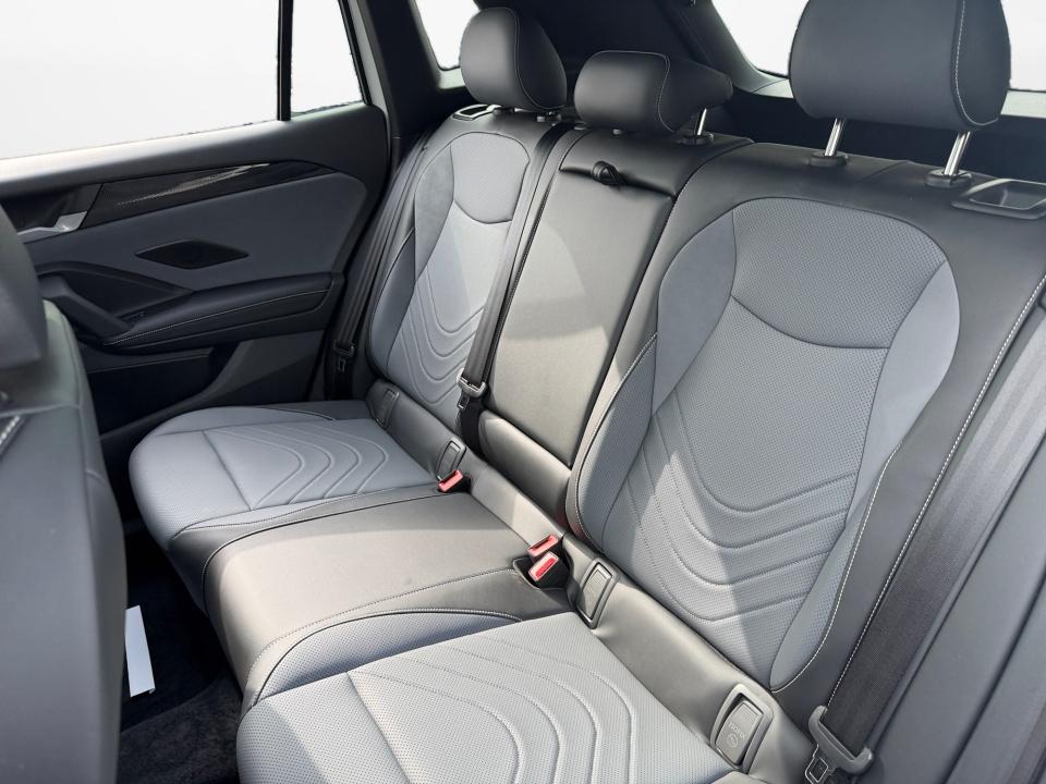 2025 Volkswagen Tiguan SE R-Line Black