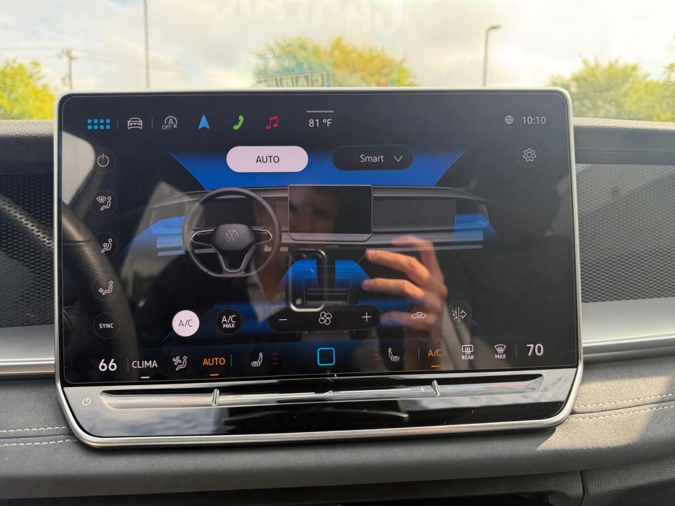2025 Volkswagen Tiguan SE R-Line Black