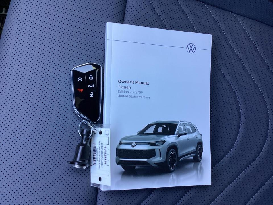 2026 Volkswagen Tiguan SE R-Line Black