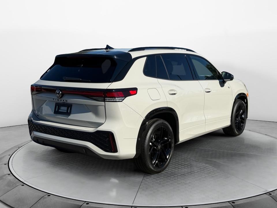 2026 Volkswagen Tiguan SE R-Line Black