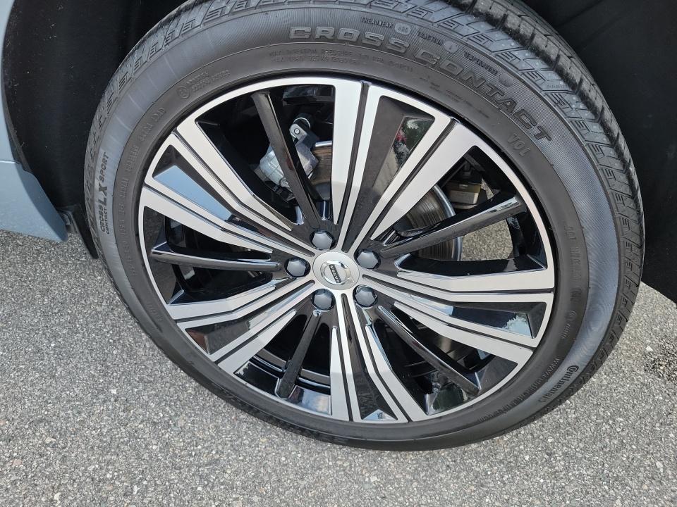 2023 Volvo XC60 Plus Bright Theme