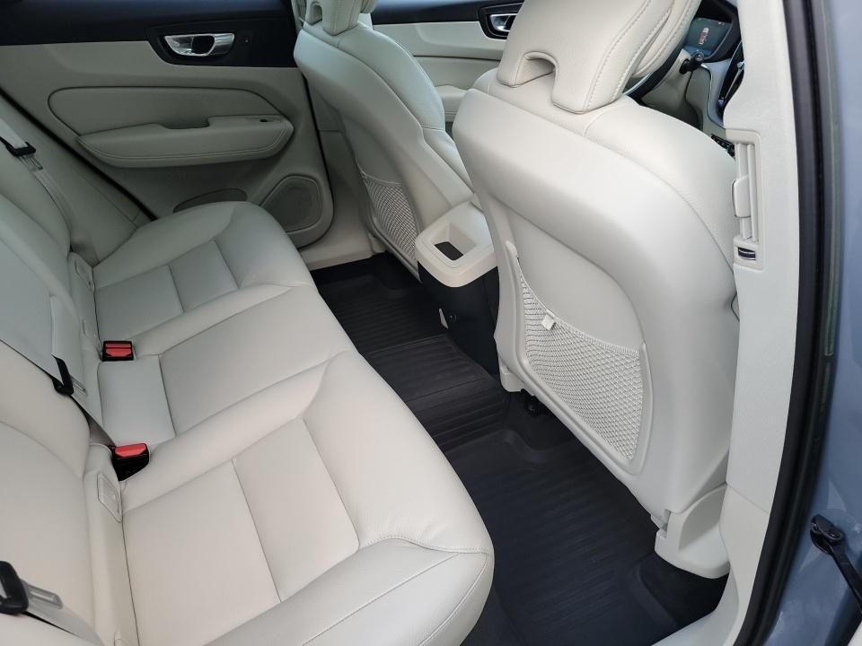 2023 Volvo XC60 Plus Bright Theme