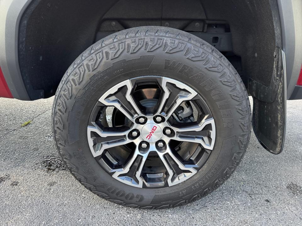 2024 GMC Canyon 4WD AT4