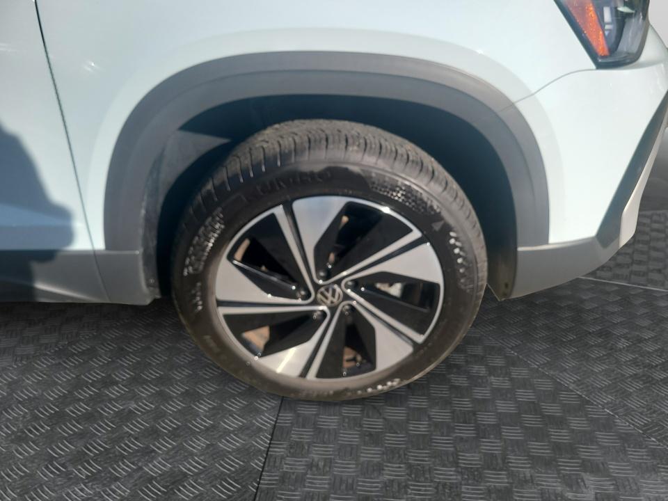 2025 Volkswagen Taos SE