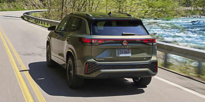 Premium front seats and interior cabin of the Volkswagen Atlas Cross Sport.
